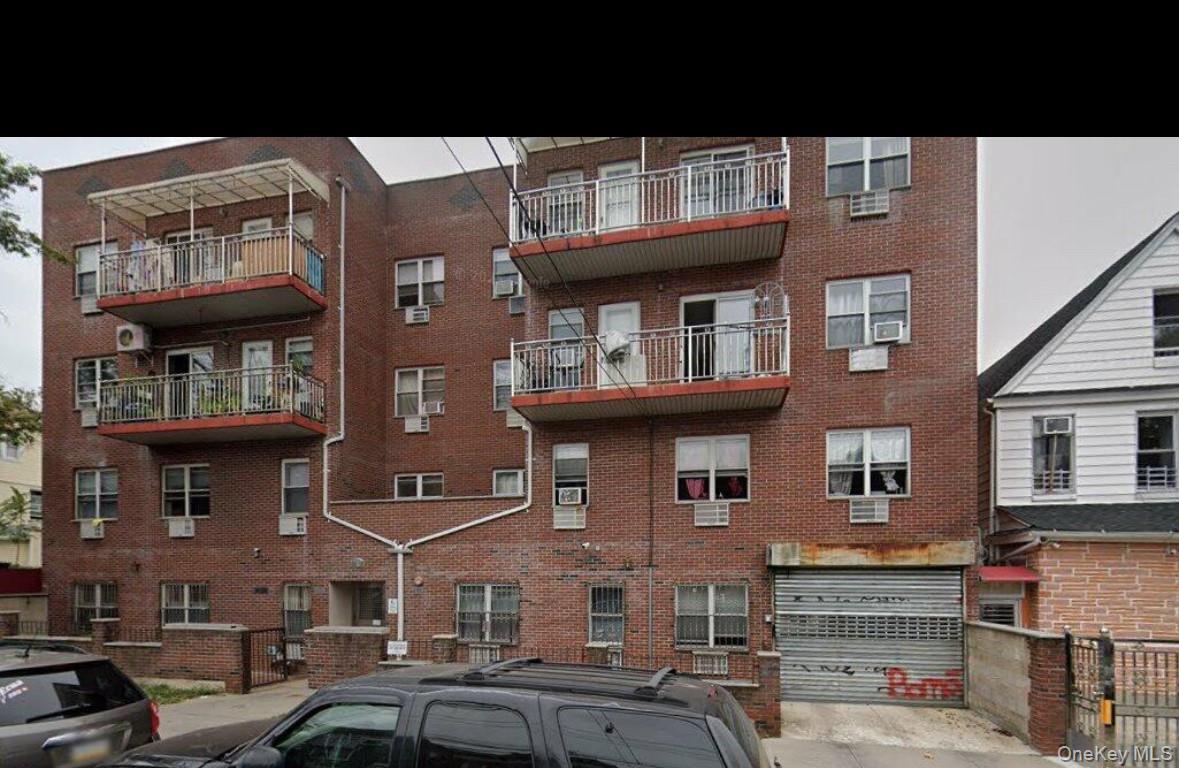 View of apartment building / complex