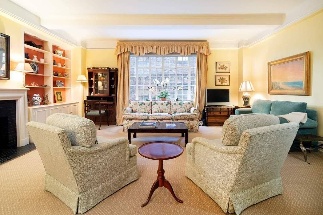 Upper East Side Gem. Spacious one bedroom cooperative residence located in a highly desirable prewar building.