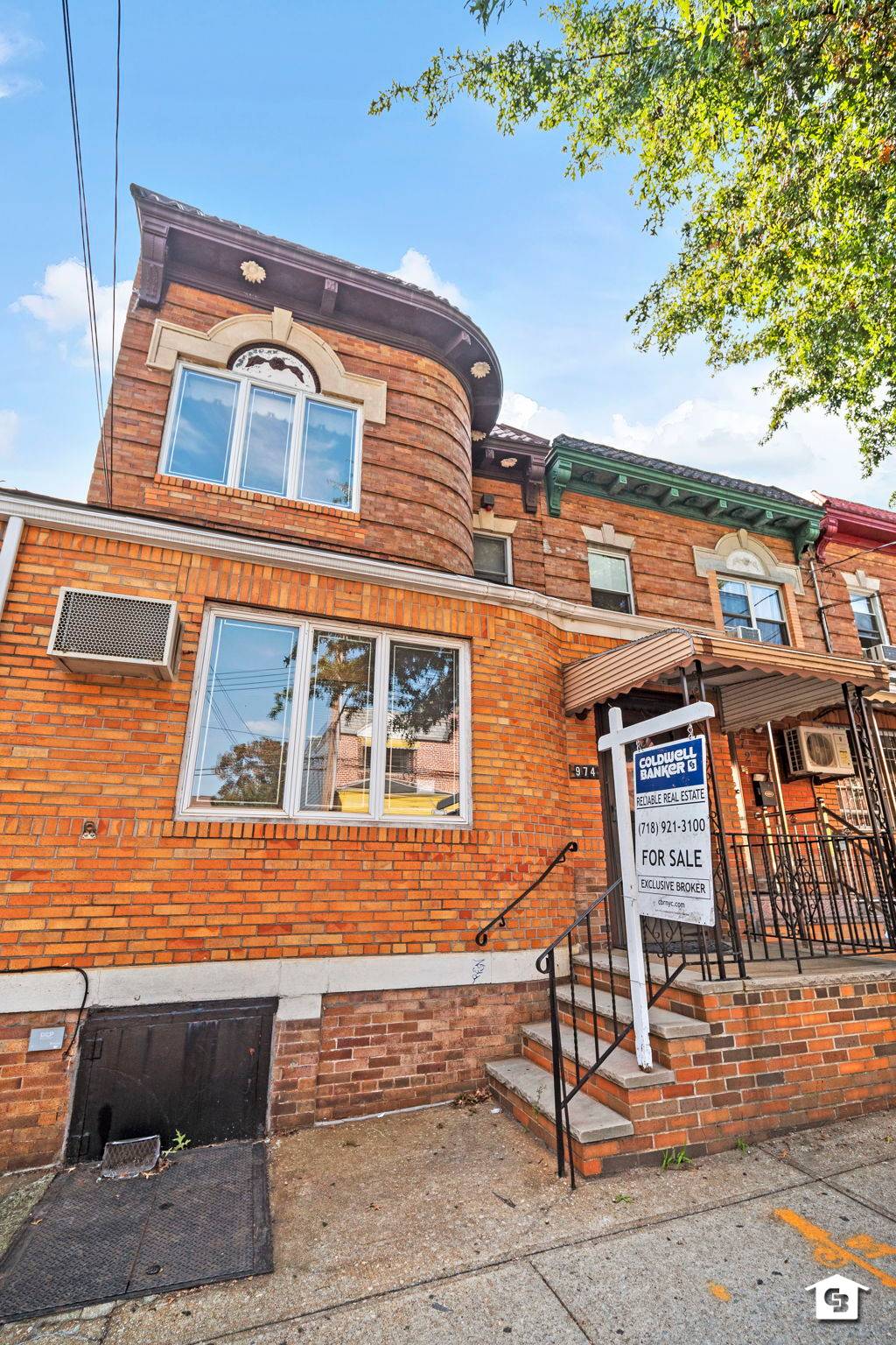 Make this former doctor's office plus legal residential unit your own.