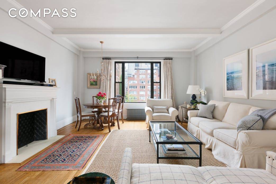OWNER PROVIDING 100, 000 CLOSING CREDIT TOWARDS COMBINATION Incredible opportunity to own a 4 bedroom loft like apartment in a pristine, pre war, renovated Murray Hill building !