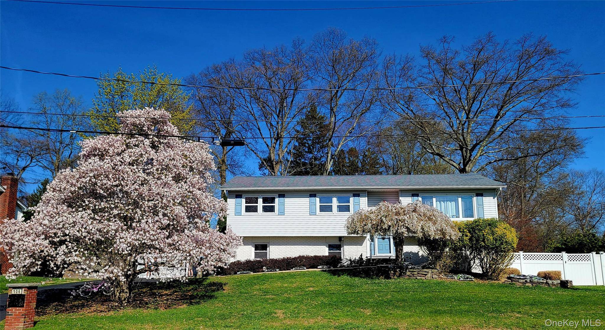 FALL IN LOVE with this comfortable and expanded four bedrooms three full baths bi level right in the New City Hamlet, Clarkstown !