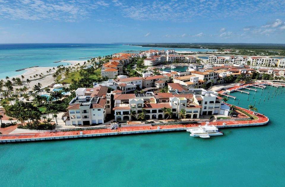 Own this Penthouse with 5 bedrooms 5 bathrooms in the Fundadores Condominium located in the Marina of Cap Cana, Dominican Republic.