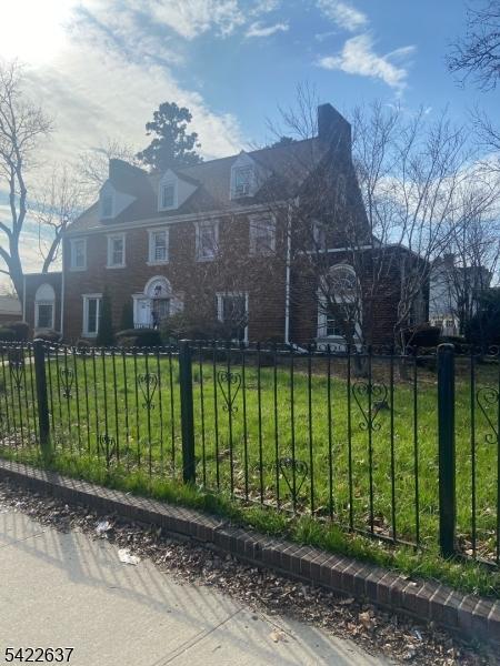 725 ELIZABETH AVENUE FRONT