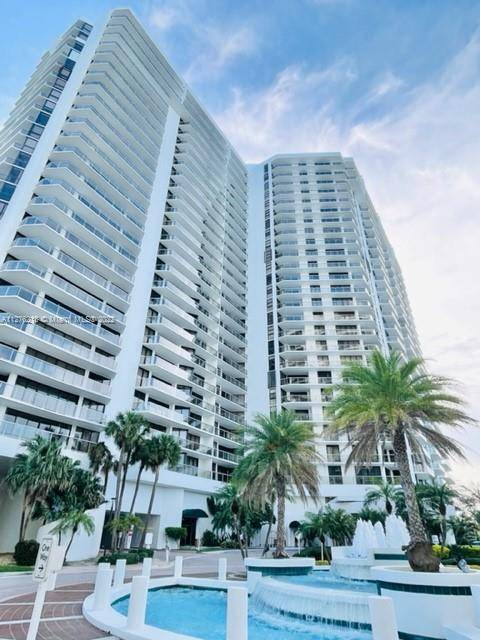 Considered one of the most luxurious waterfront condominiums in Aventura, Hampton West has 5 star resort amenities that include 2 pools with barbecue areas, tennis courts, squash courts, children s ...