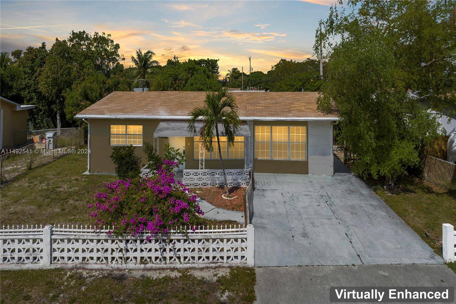 Priced to sell ! Updated 3 bed 2 bath home in Pompano's Cresthaven.
