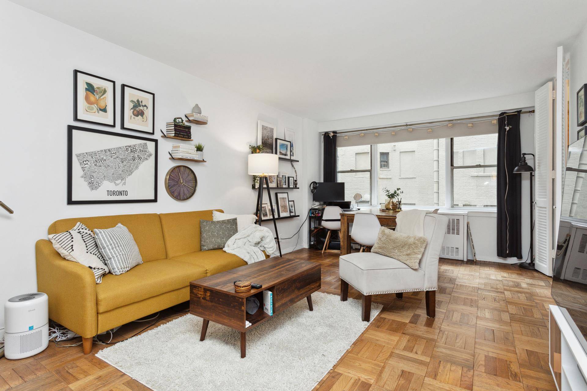 This apt is located in a 24 hr doorman bldg in fabulous Murray Hill which is centrally located near Grand Central and NYU Langone Medical Center.
