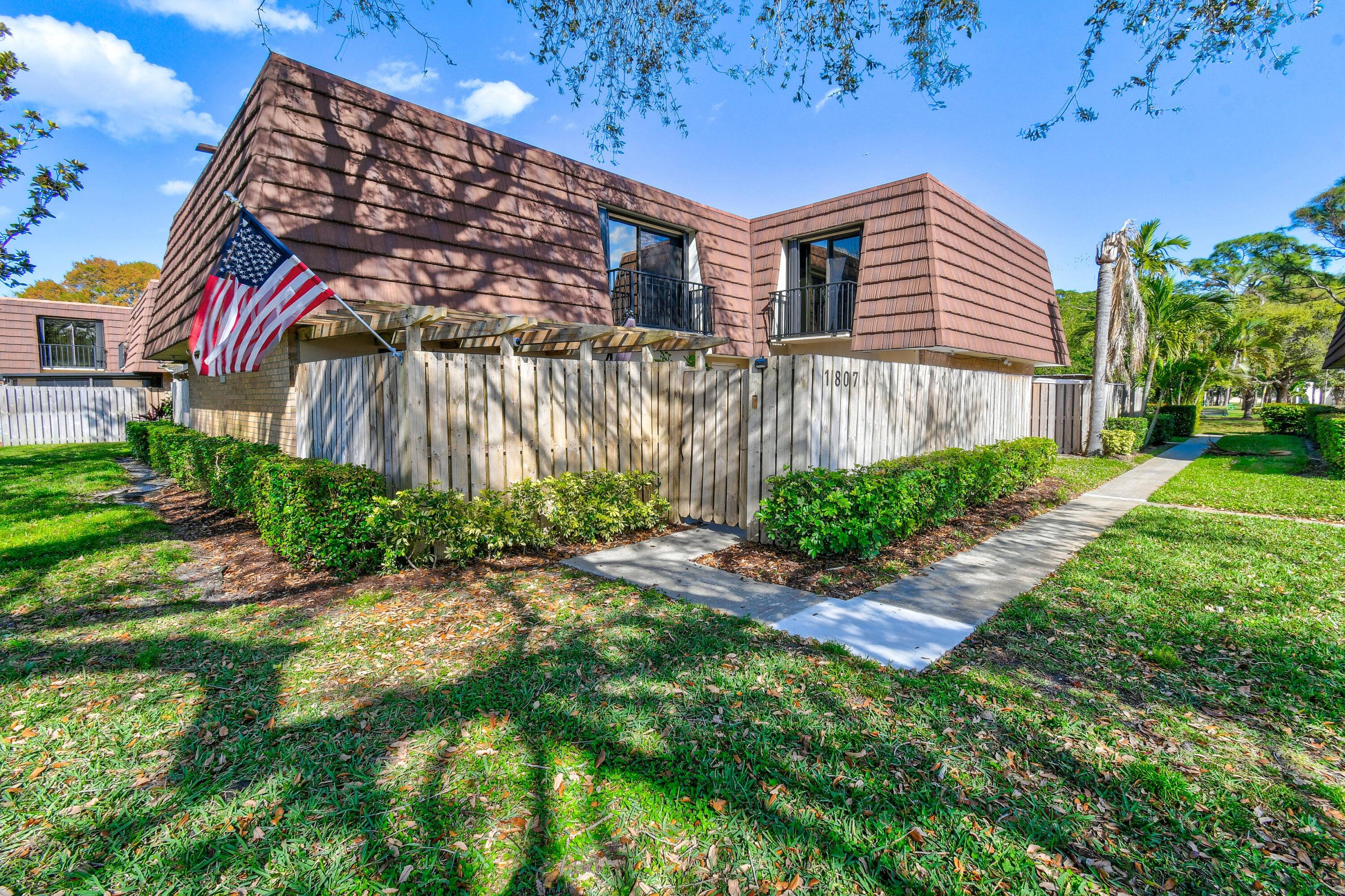 Premier location ! Garden Lakes is a serene and situated centrally in Palm Beach Gardens.