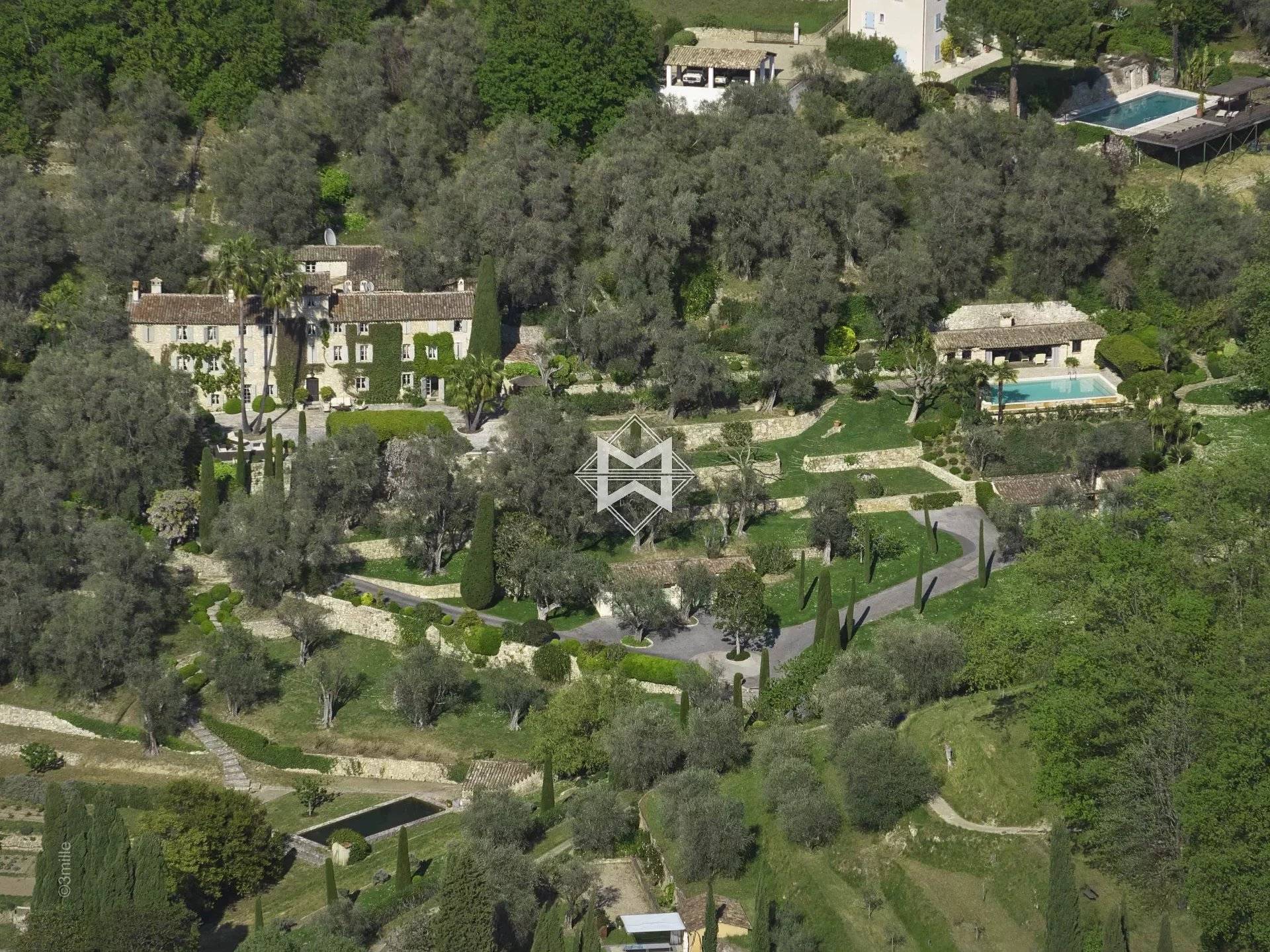 Exceptional Provençal Property