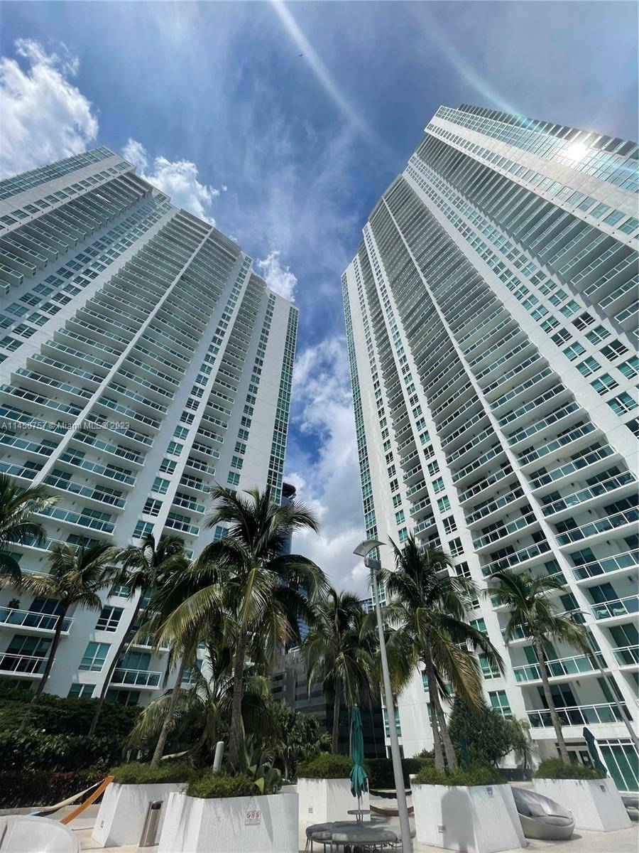 Welcome to the epitome of Miami luxury living !