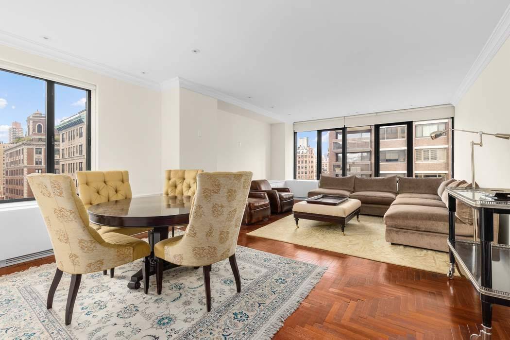 Situated just off Madison Avenue on 80th Street, this very attractive condominium residence is perfectly located on the Upper East Side, moments from the Metropolitan Museum of Art, Central Park, ...