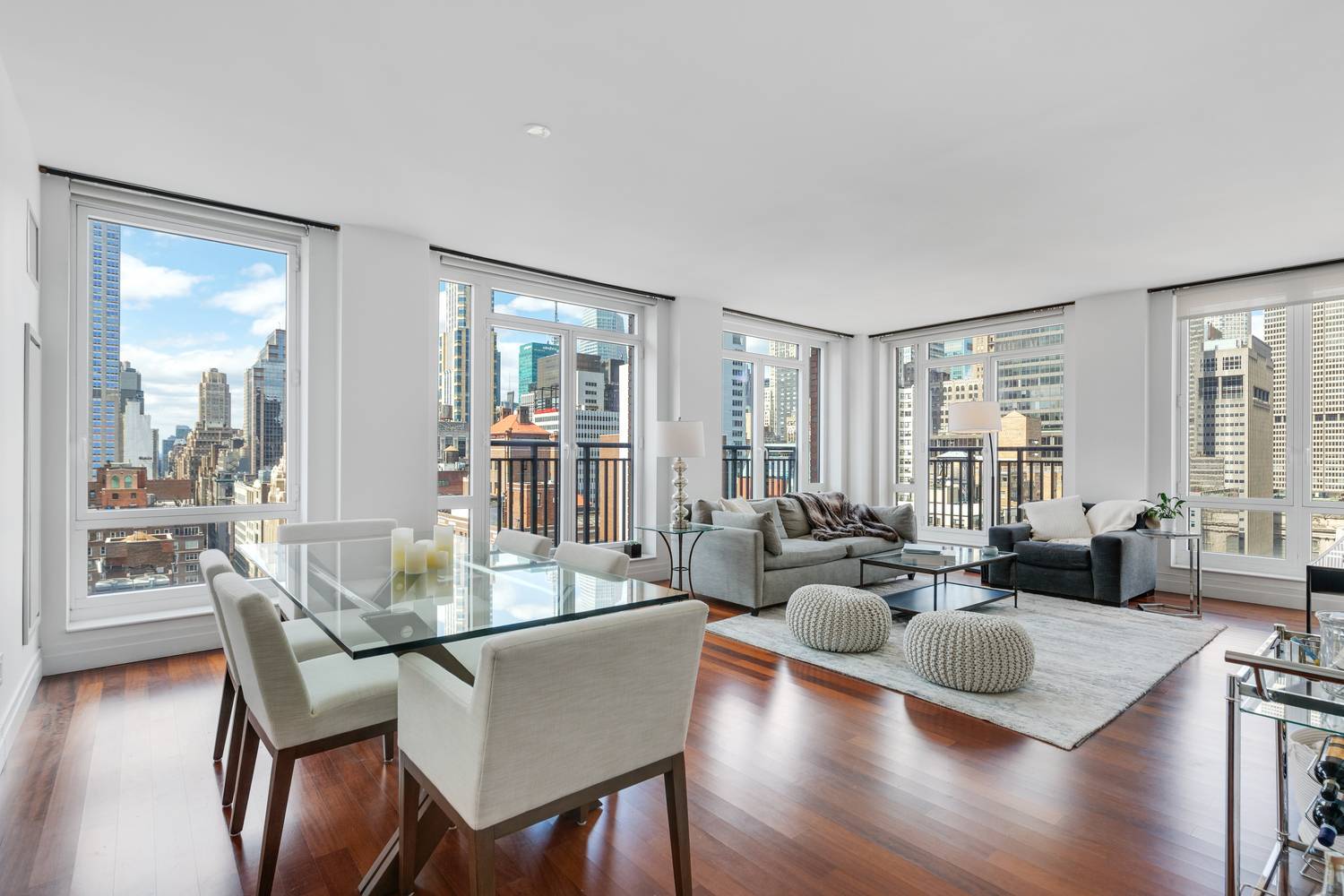 Exquisite Park Avenue Condo with Breathtaking Panoramic views of Manhattan Skyline for Rent !