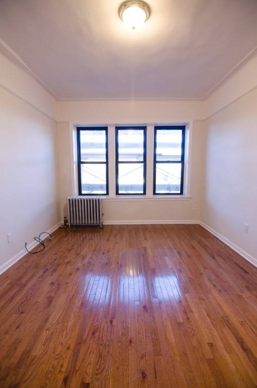 RENOVATED 2 BEDROOM IN SUNNYSIDE APARTMENT FEATURES Stainless Steel Appliances Granite Counters Dishwasher Microwave Hardwood Floors Renovated Bathroom BUILDING AMENITIES Live in Super Close to 7 TrainThis excellent Sunnyside location ...