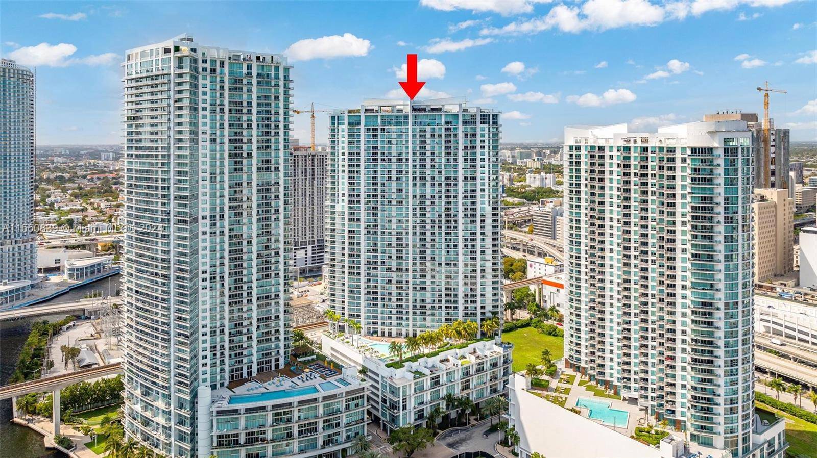 This high floor, spacious 2 bed, 2 bath unit offers panoramic views of the Brickell skyline, Miami River, and stunning sunsets, with beauty both day and night.