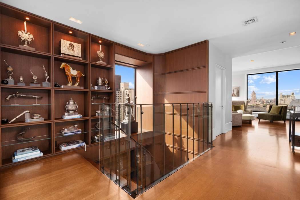 Atop the coveted and perfectly located La Re sidence condominium, this pristine triplex penthouse is defined by its magnificent open views, glorious sunlit rooms, and sleek contemporary aesthetic.