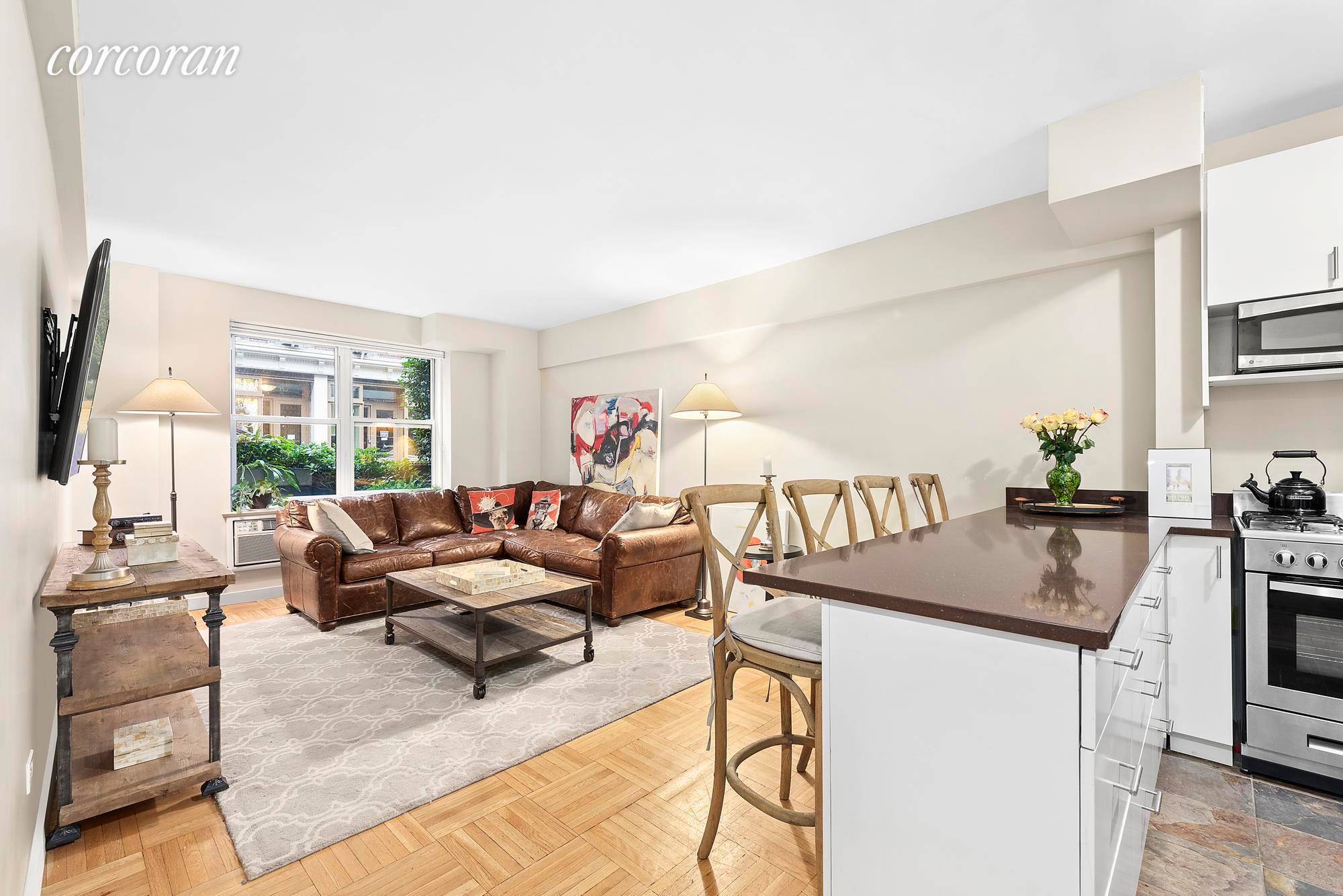 This immaculate 1 bed winner at 350 Bleecker St at the crossroads of the West Village is large and sunny, offering an impeccable stone and stainless open kitchen, a stunning ...