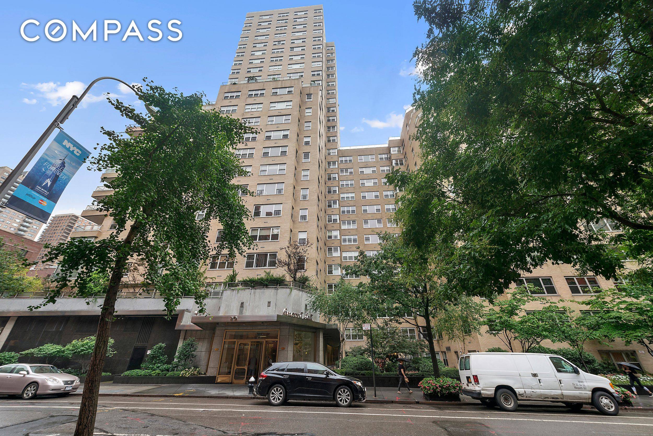 Welcome to apartment 9F located in one of NYC's most sought after GV co ops, The Brevoort East.