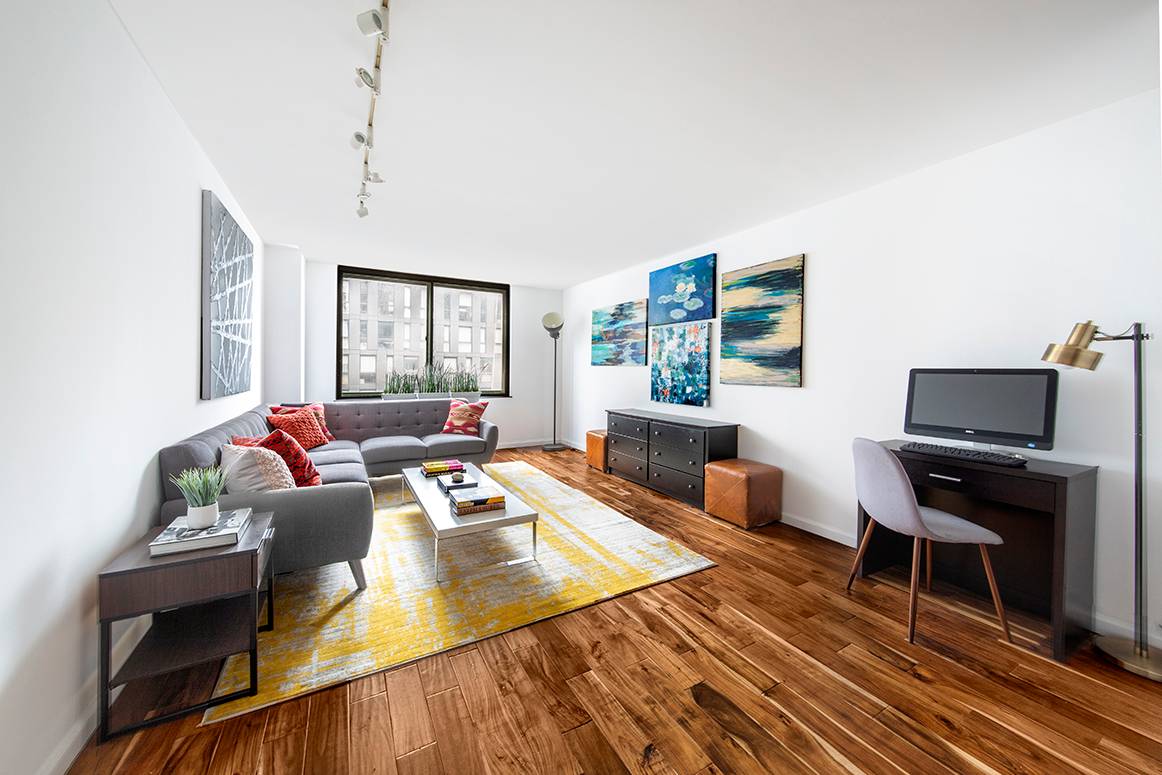 MODERN CLASSIC TRIBECA CONDO Large, quiet, 1 bed, 1 bath condo on a high floor with great light and separate dining perfect to entertain with flexibility functionality to work from ...