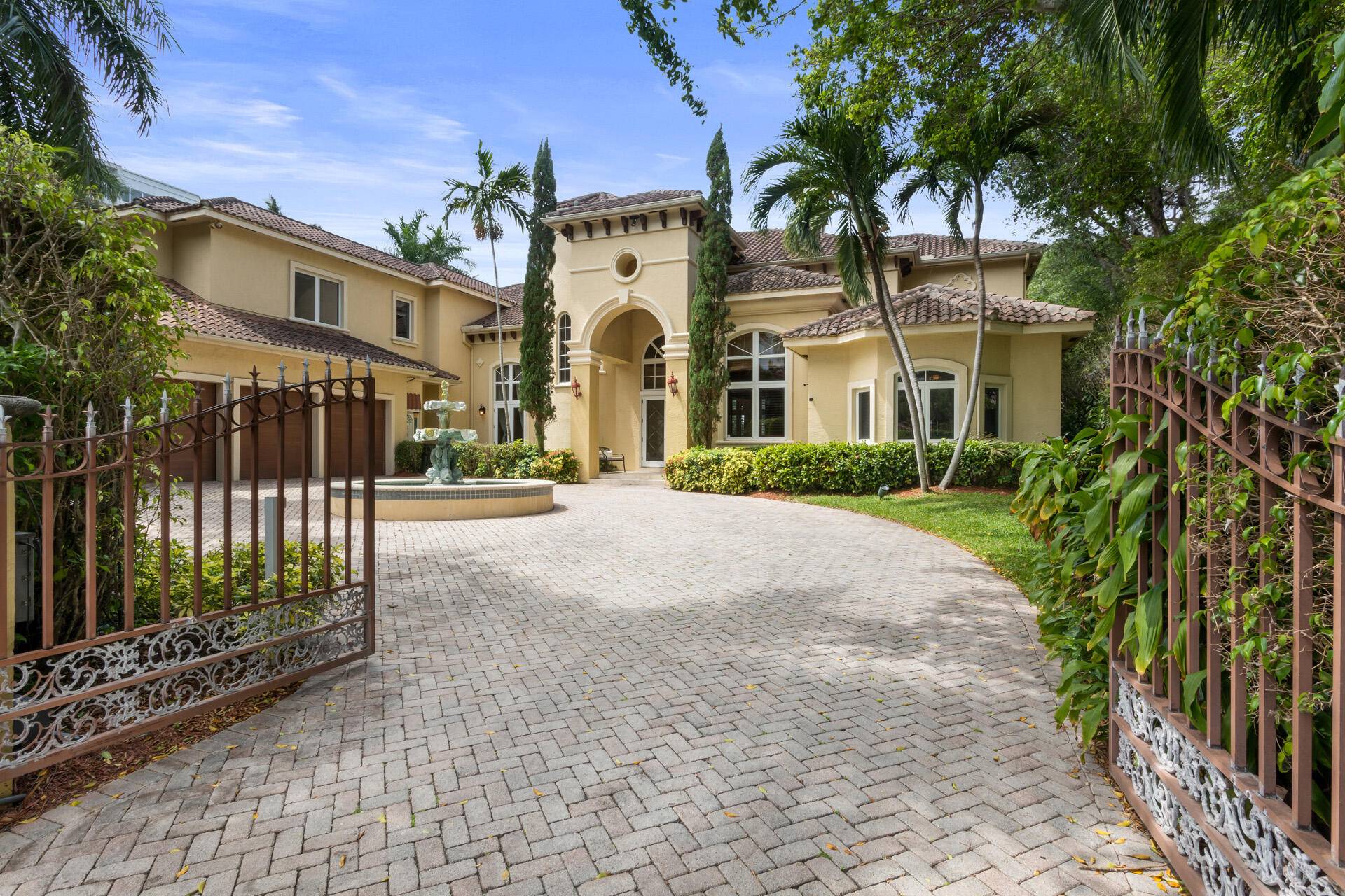 Direct Intracoastal estate, the closest Intracoastal property to Atlantic Avenue, offers easy access to Delray's vibrant shops and restaurants, along with the beauty and privacy of a well established beachside ...