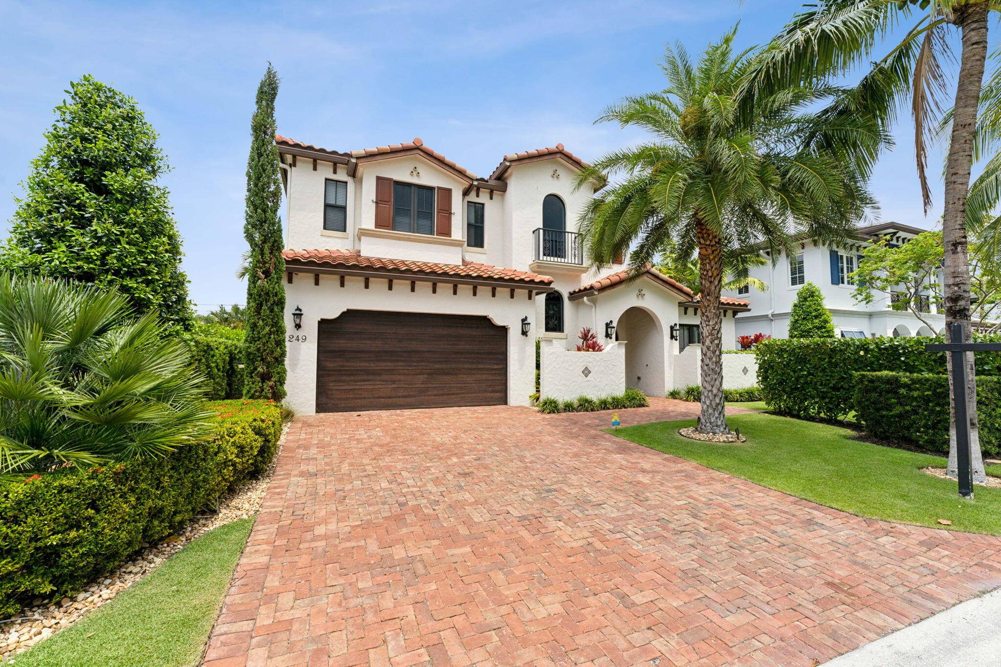 Welcome to one of the most prestigious streets in all of SOSO West Palm Beach !