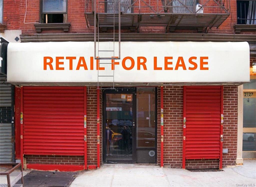A store front ready to be rented.