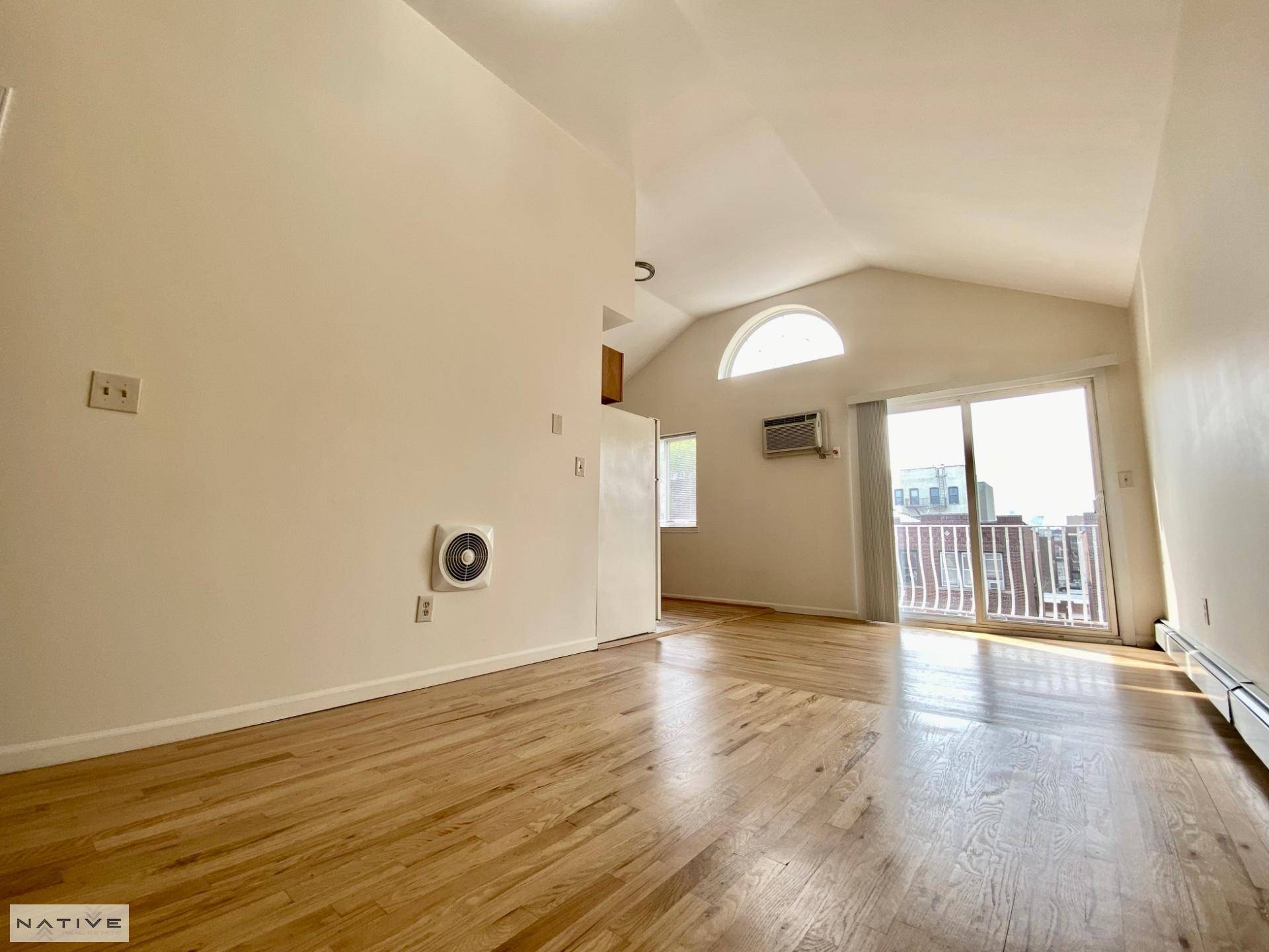 This gorgeous floor through apartment in PRIME ASTORIA just hit the market for immediate move in.