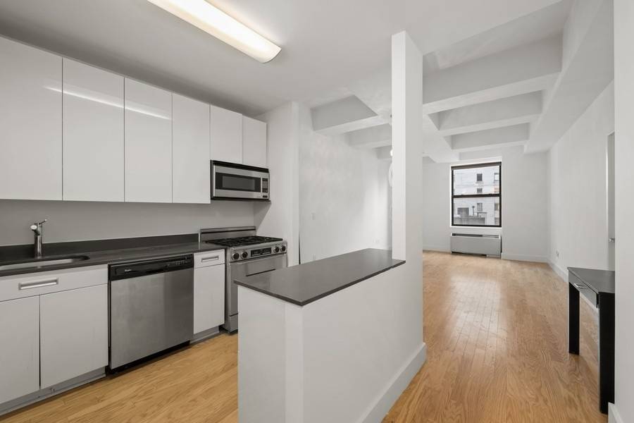 No Broker Fee Open Houses By Appointment Only Private Showings Also Available This 789 sqft 1 bedroom apartment is on a high floor and boasts an abundance of light through ...