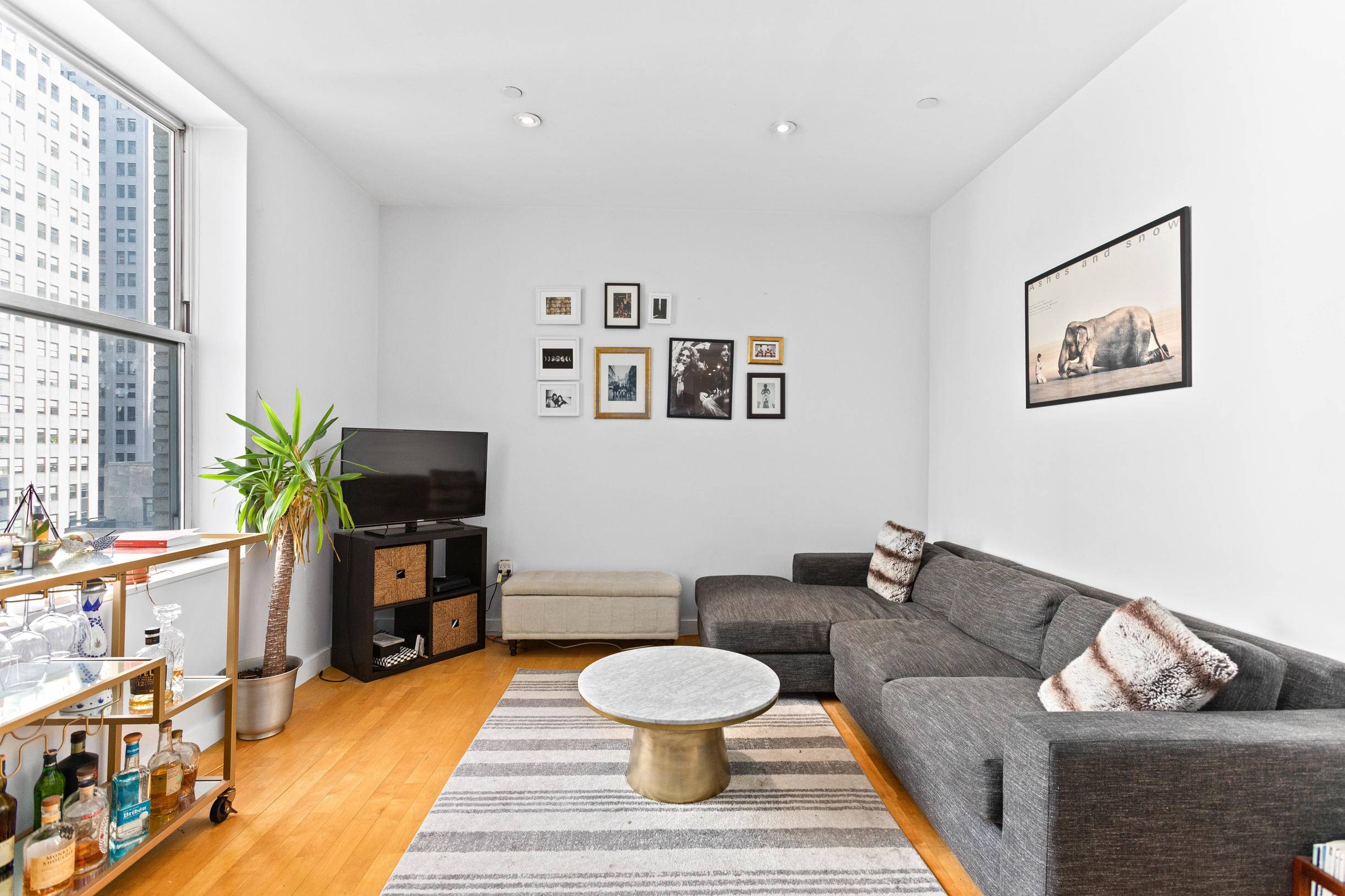 This mint condition, open loft style space has been thoughtfully redesigned to create a very comfortable and thoroughly modern one bedroom home.