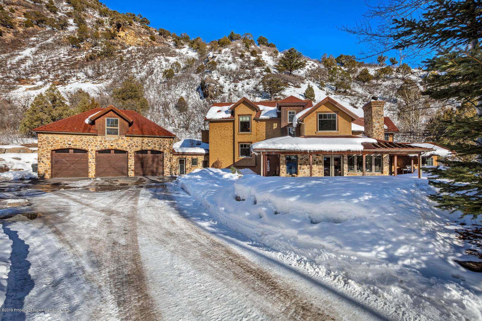 The comfort of the home surrounded by the beauty of Glenwood Canyon, makes it easy to leave your troubles behind.