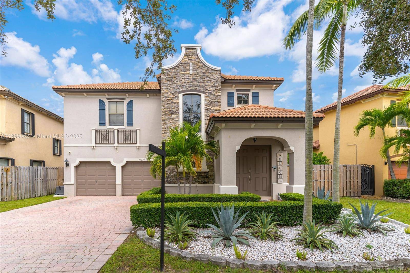 Beautiful 3 bedroom, 2 bath single family home located in the desirable Silver Palms community of Homestead !