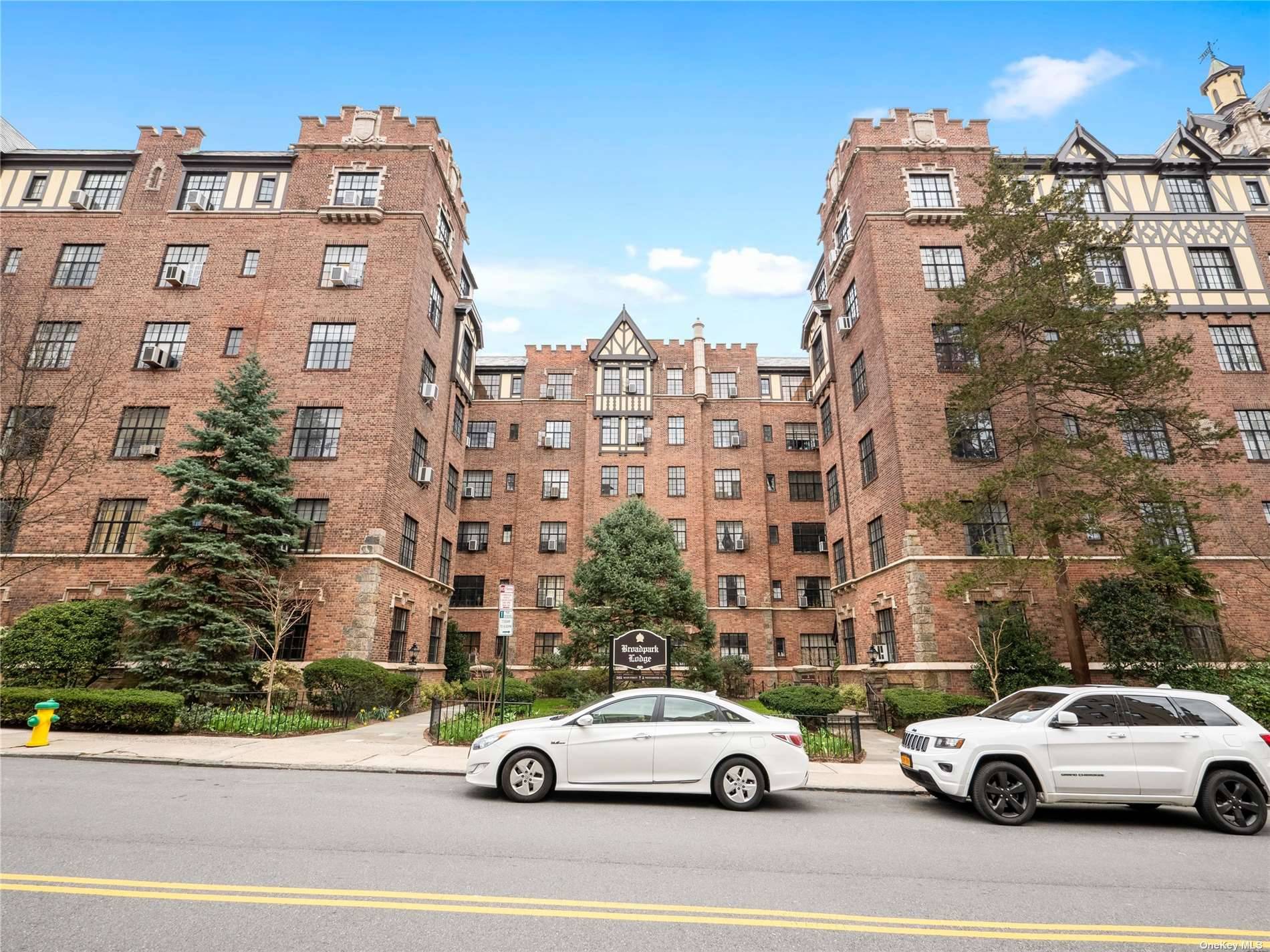 Laid back luxury in the perfect residence is this beautiful one bedroom, one bathroom in Broadpark Lodge, located at the intersection of Westchester Avenue and Main Street.