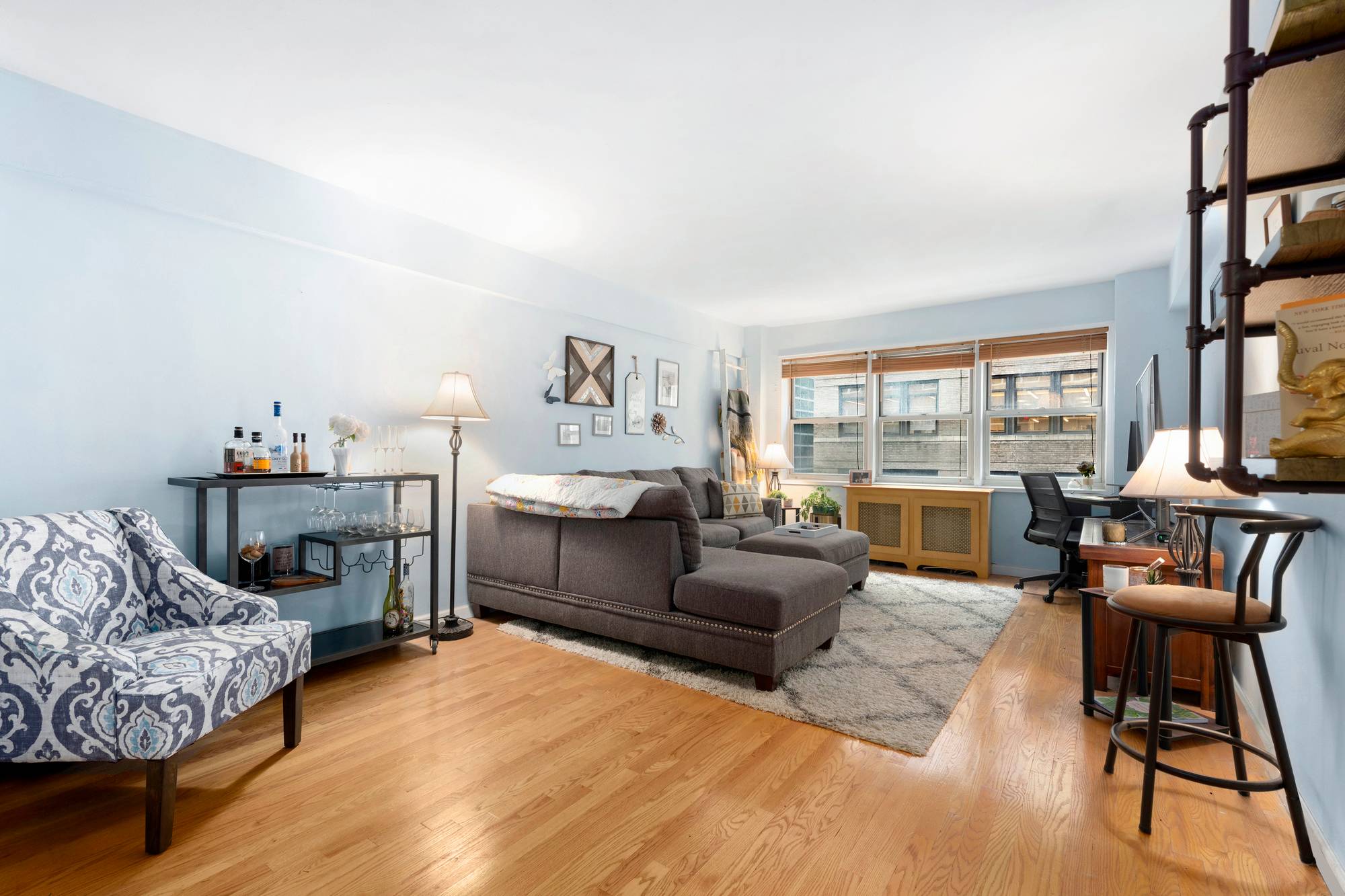 This oversized south facing one bedroom offers two exposures and an abundance of light.