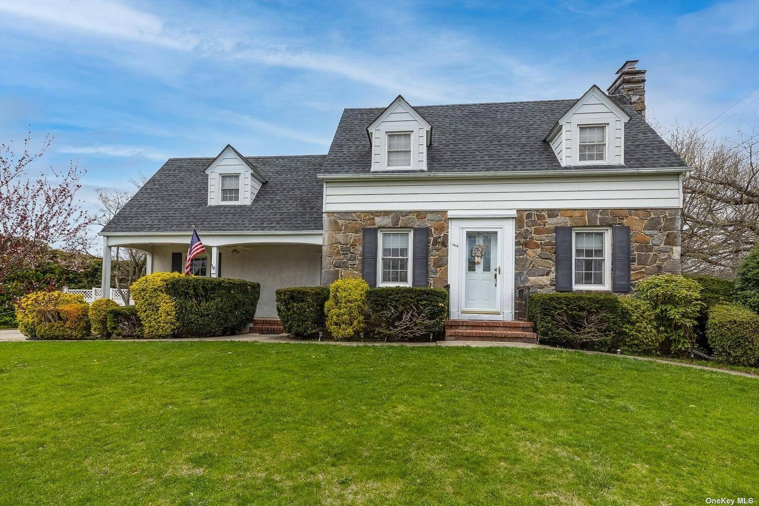 This classic fieldstone colonial has been well maintained and features a Living room with a beautiful stone fireplace, decorative ceiling, and classic moldings, a Formal Dining room with ceiling fan ...