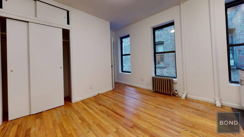 Large and renovated 2 bedroom in prime UES location !