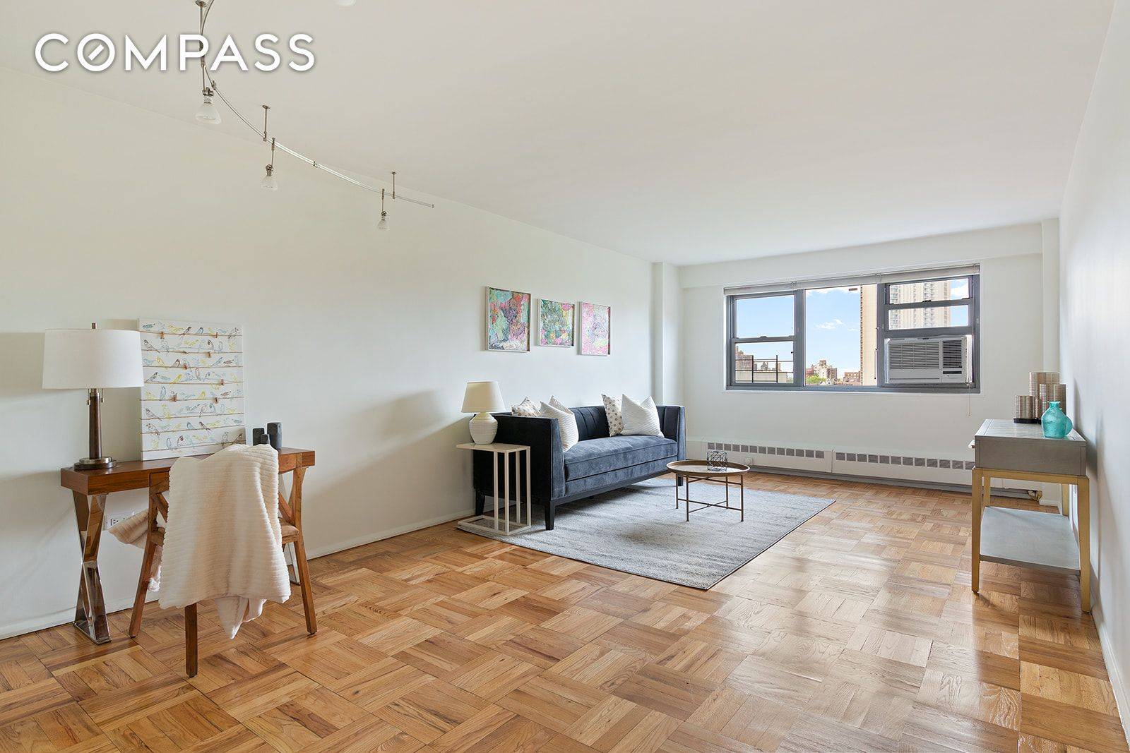 Hello light and sky ! Be prepared to be wowed by this high floor 2 bedroom 2 bathroom expansive home with panoramic southwestern views of Downtown Manhattan, Brooklyn Bridge and ...