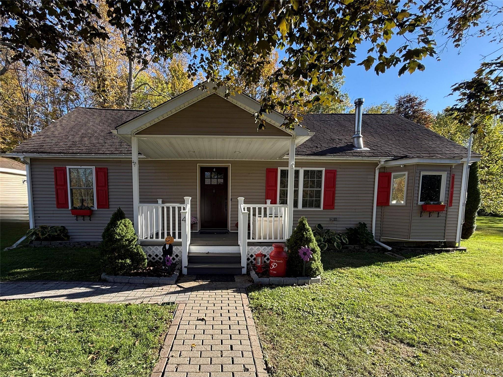 Move right into this pristine, three bedroom, two bathroom, recently renovated home where easy living becomes daily reality !