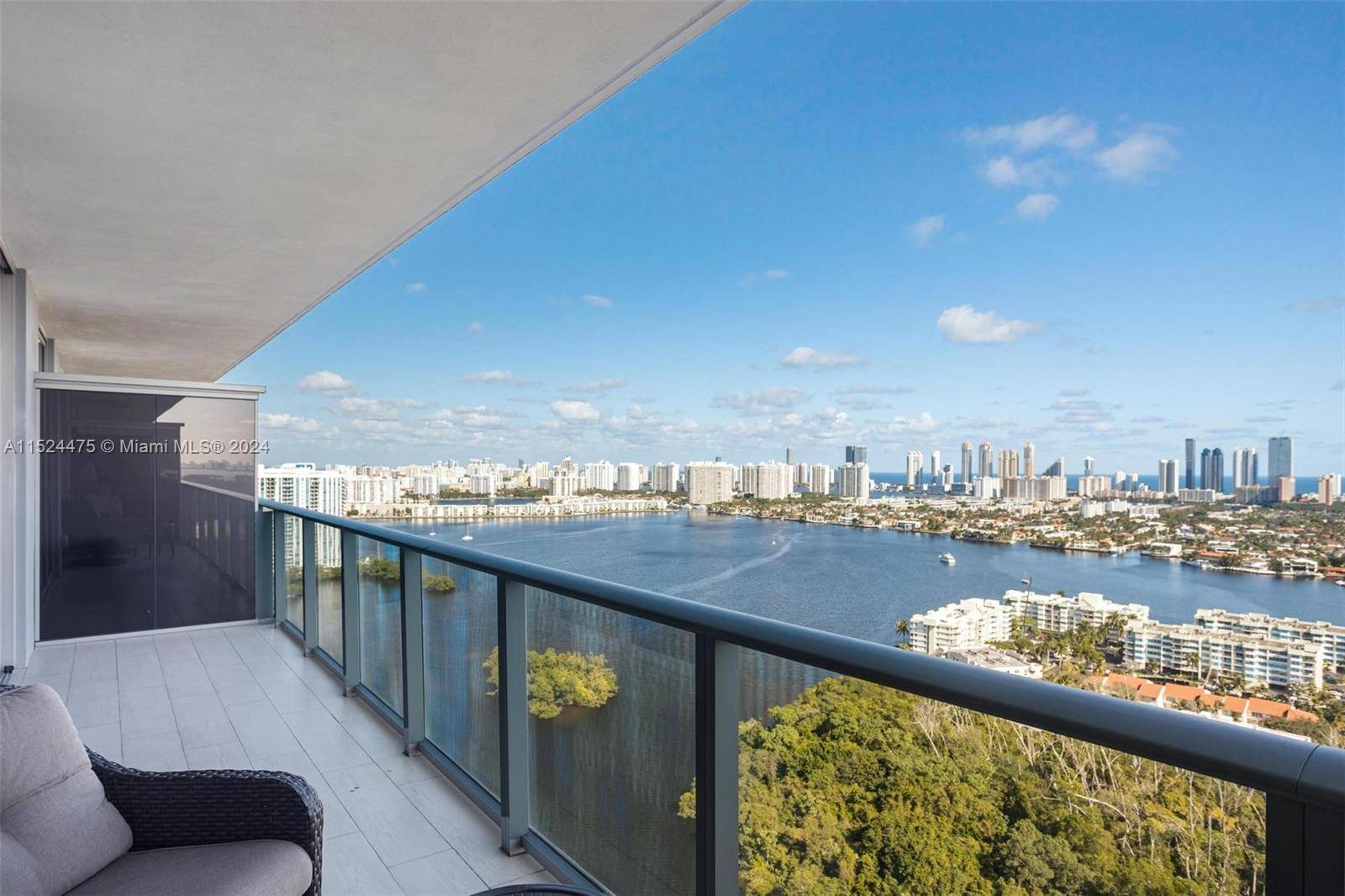 Live and Breathtaking ocean intercostal views every day, the life that you deserve is here at The Harbour, with open kitchen state of the art appliances, 24hr Valet Security, exclusive ...