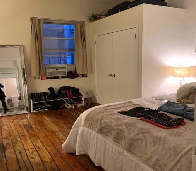 2 Bedroom apartment in the Heart of Tribeca on the 2nd floor !