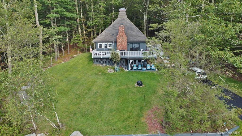 Beautifully renovated 2 bedroom, 2 bath contemporary home with modern finishes in one of Emerald Green s premier lakefront locations.