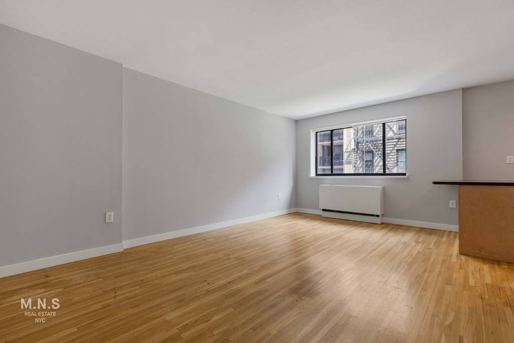 Large 1 Bedroom unit is Now available in prime UES !