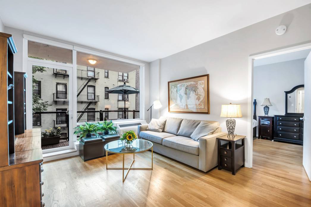 Private outdoors Live Work in this symmetrically designed brightly illuminated split 2 bedroom, 2 bathroom apartment at The Morningside Condominium in West Harlem.