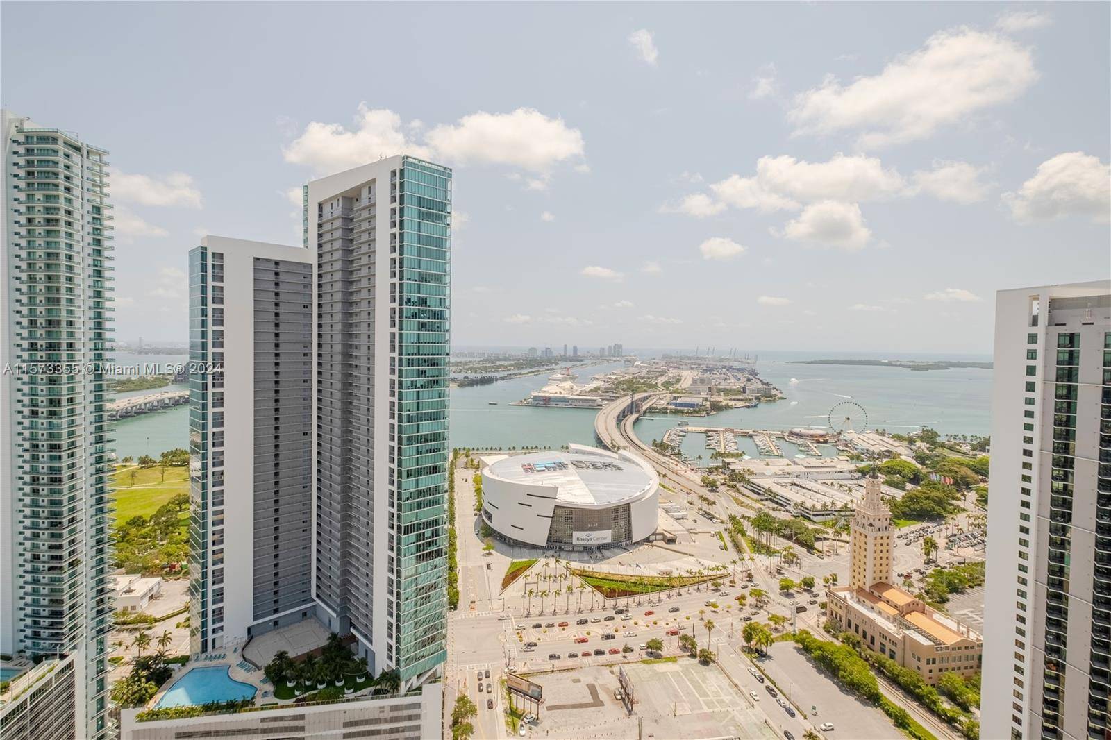 This stunning corner unit which features 3 bedrooms plus den convertible to 4th bedroom and 4 full bathrooms is in a prime location in Downtown Miami.