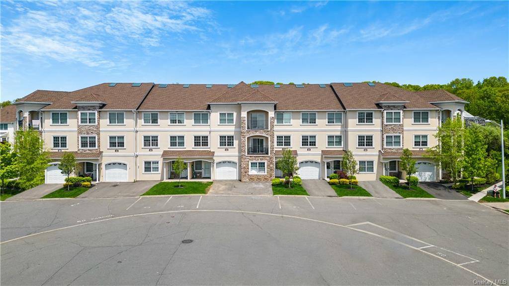 Don't miss out on this exclusive opportunity to own a remarkable condo located in the sought after Bates area.