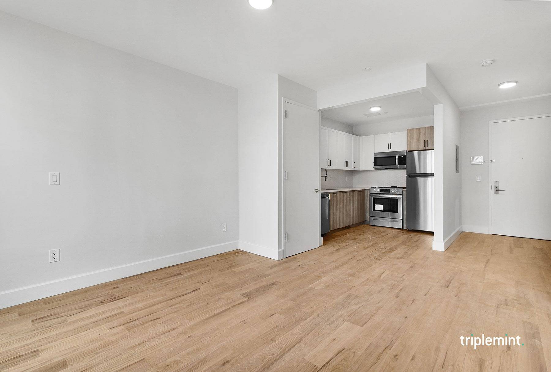 Be the first to live in this phenomenal, luxurious new construction DUPLEX home in vibrant Bushwick !