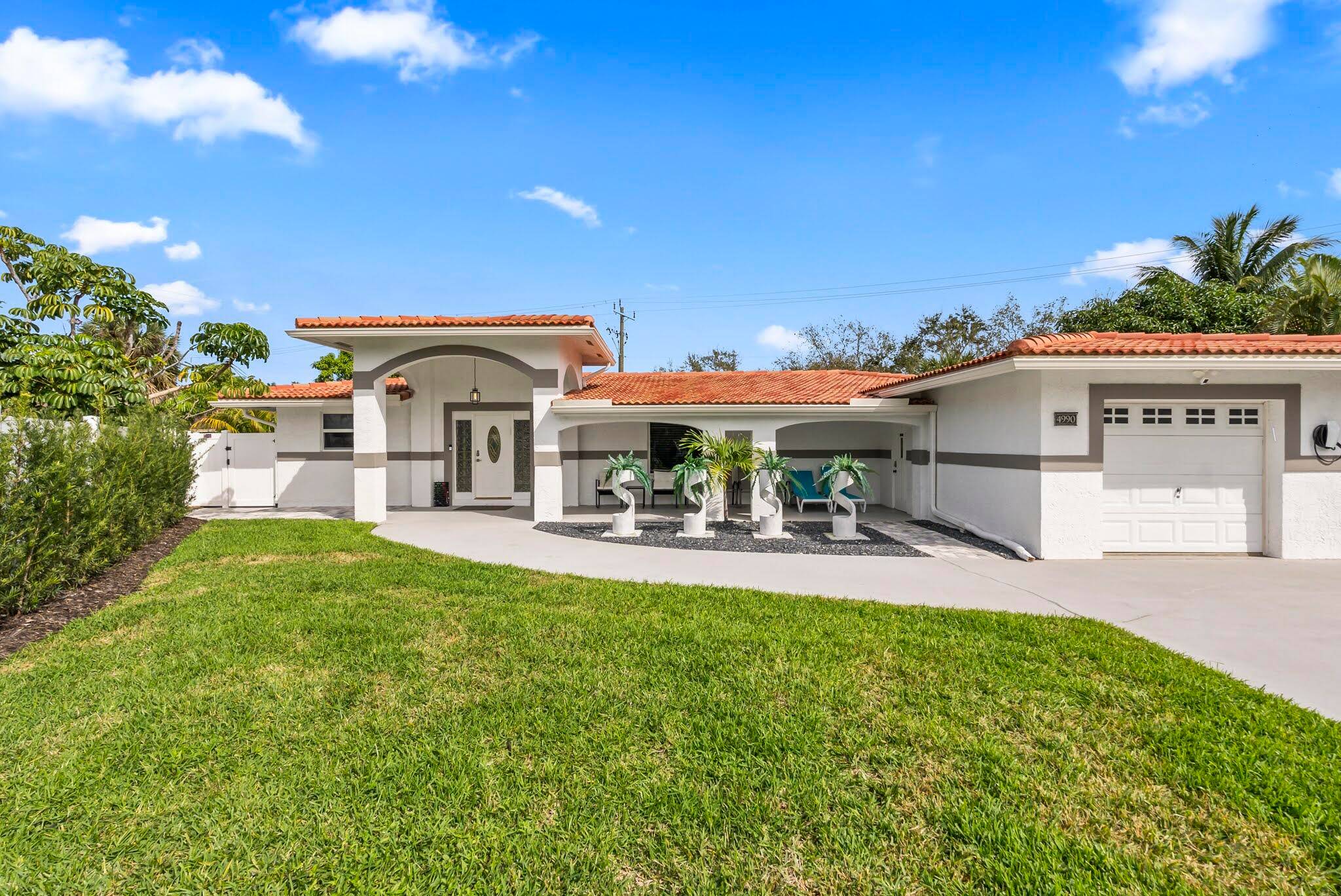 Welcome to your dream oasis in East Boca Raton !