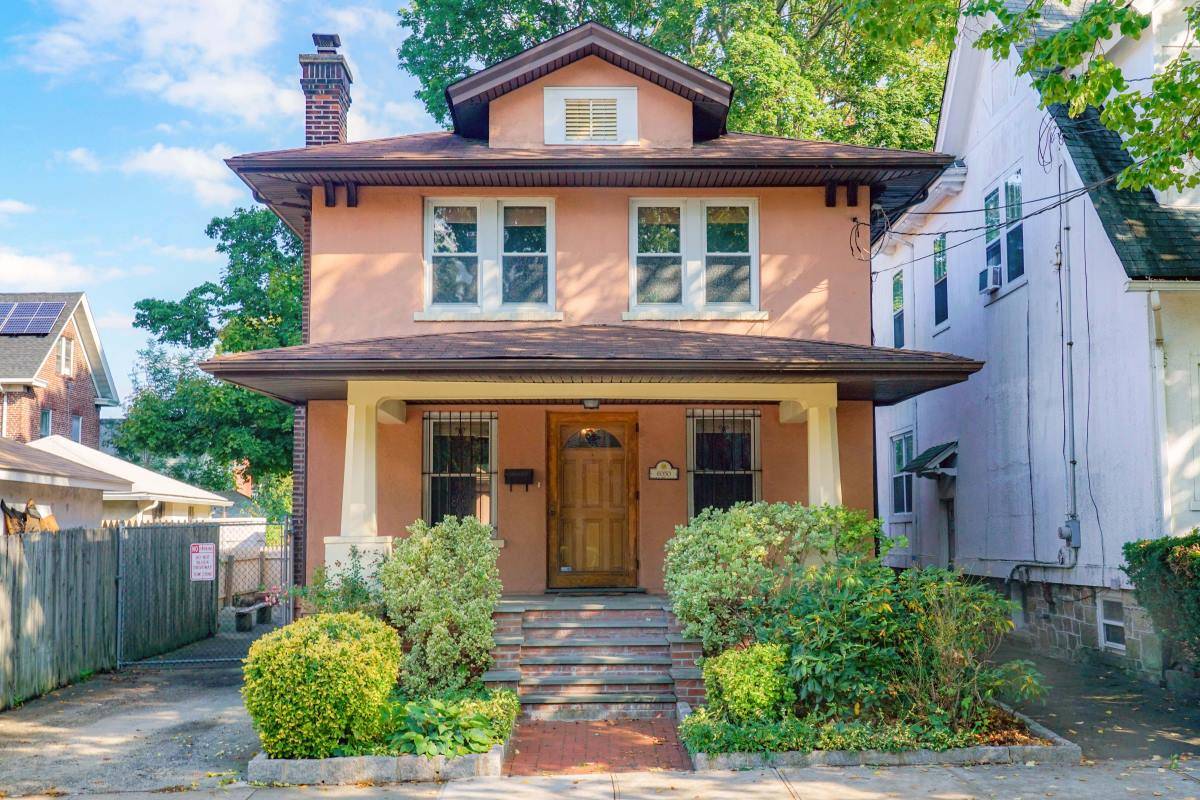 OPEN HOUSE by appointment only SUNDAY, JANUARY 24th from 1 30 to 3 pm Located in the heart of North Riverdale, this sunny and spacious 3 bedroom home, with a ...