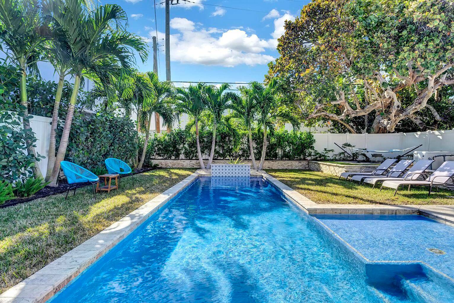 Super charming modern beach home with Art Deco ''Miami Beach ''style vibes !