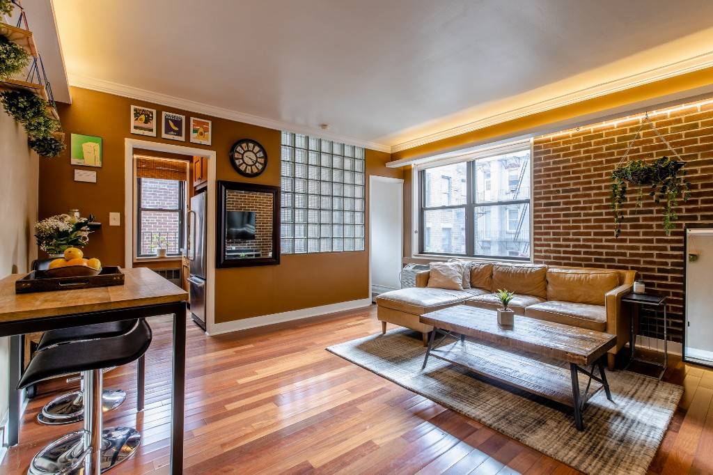 Welcome home to this warm and inviting 1 bedroom 1 bathroom in desirable Greenwich Village.