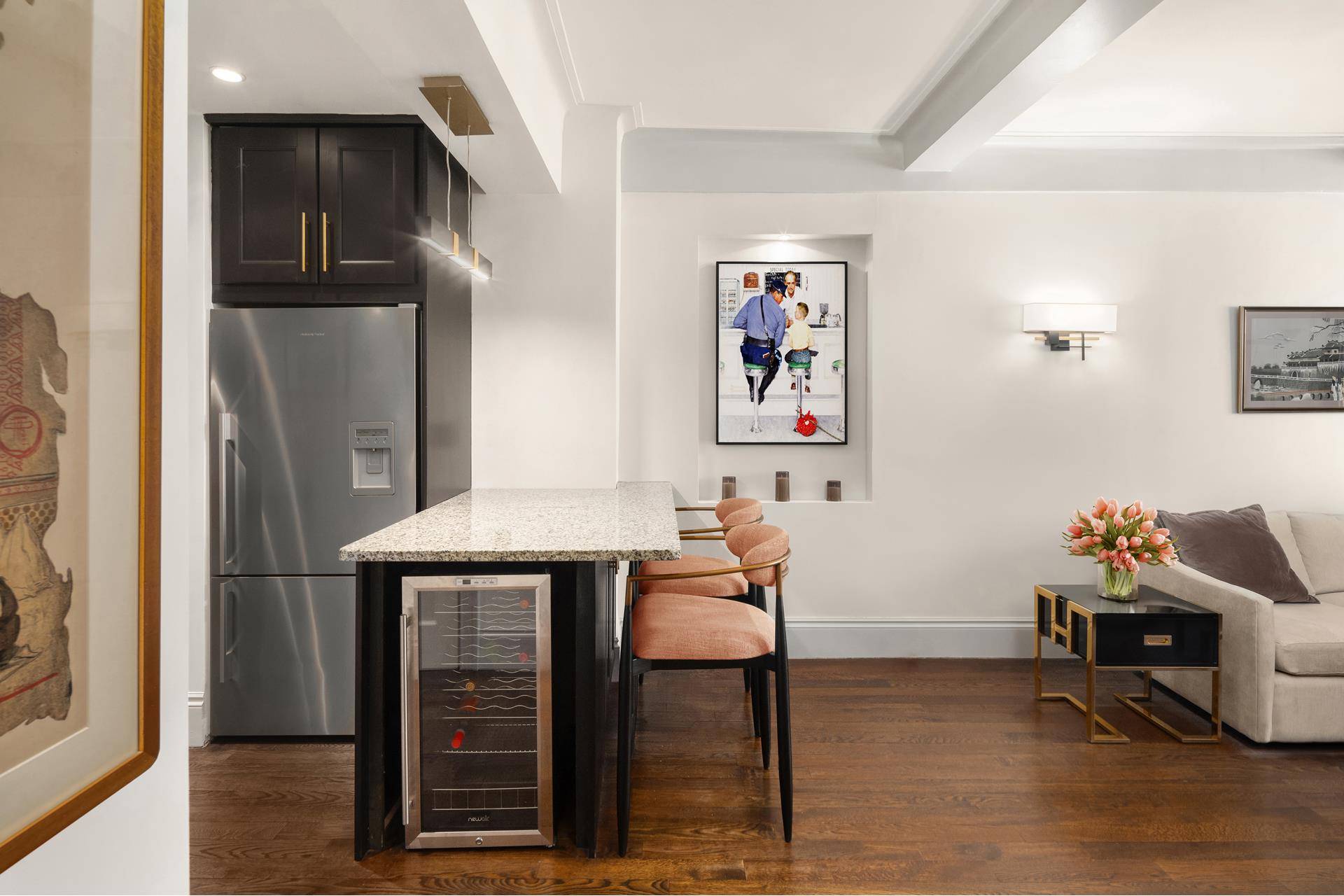 Overlooking Park Avenue and the Empire State Building, residence 121 distinguishes itself as a unique opportunity to own a renovated open and bright one bedroom in Emory Roth's highly acclaimed ...