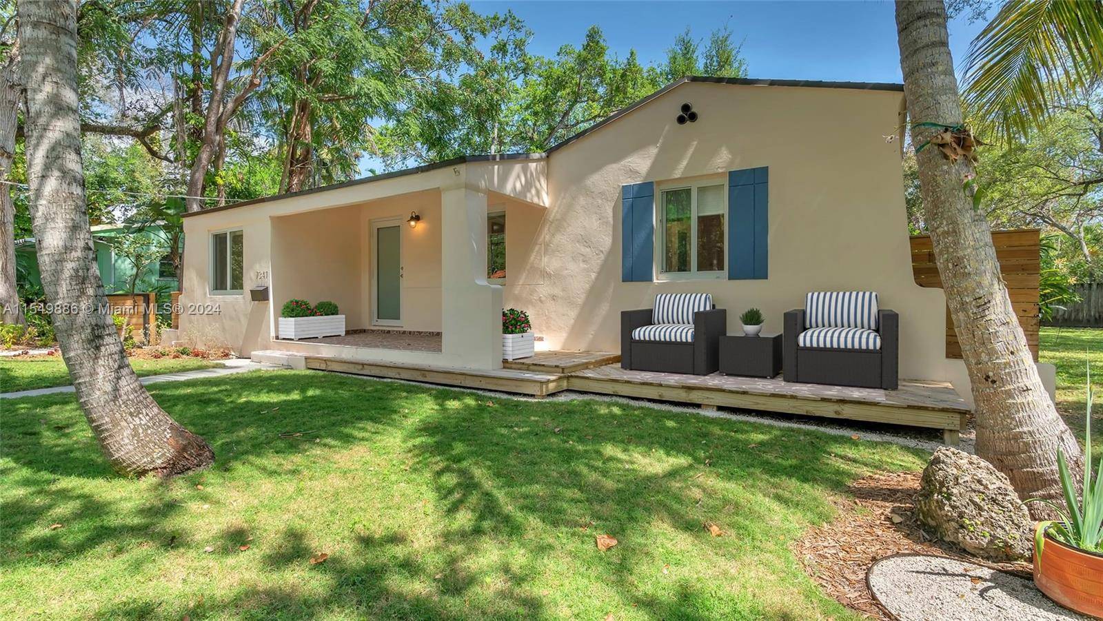 Welcome to your tranquil oasis in the heart of South Miami's Oak Heights neighborhood !