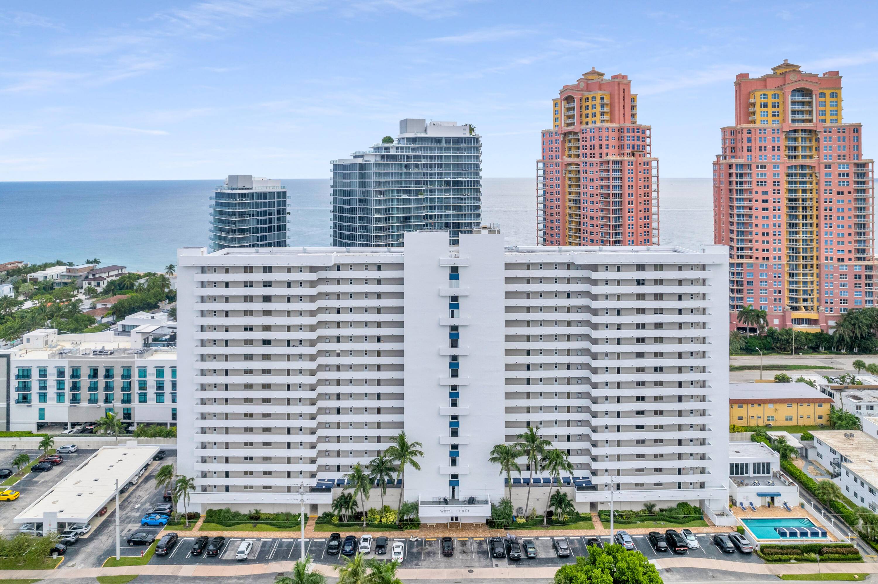 Discover the opulence Fort Lauderdale has to offer in this exquisite two bedroom one and a half bathroom located one block away from Fort Lauderdale Beach.